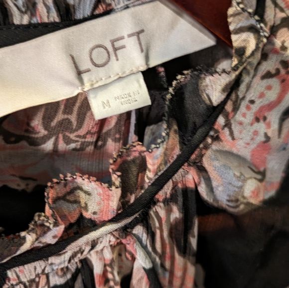 Flair sleeve "Loft" blouse.   Med. - Picture 6 of 7